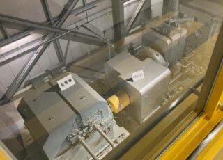 3階見学コーナー（発電機）